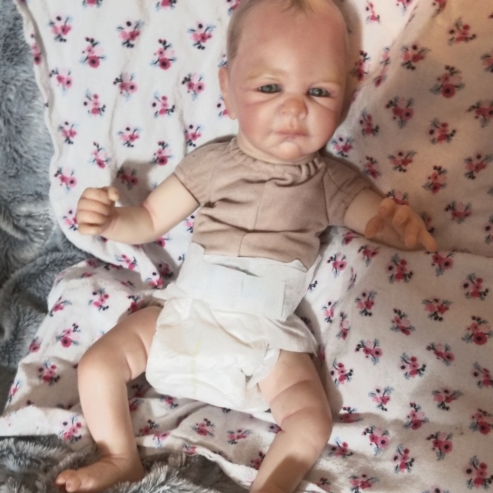 Reborn baby Tayla HOLD